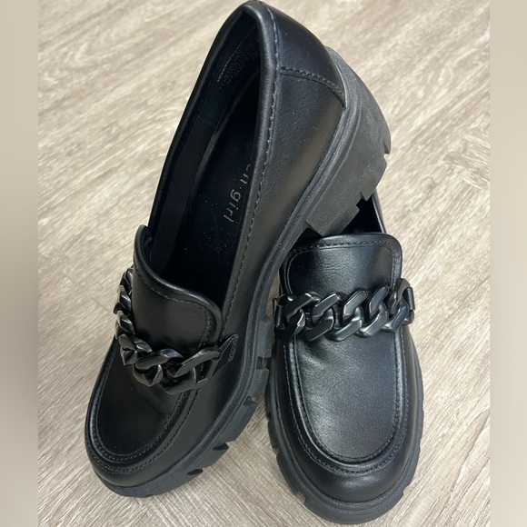 Madden Girl Shoes - Women’s Madden Girl Hoxton Chain Lug Sole Loafers